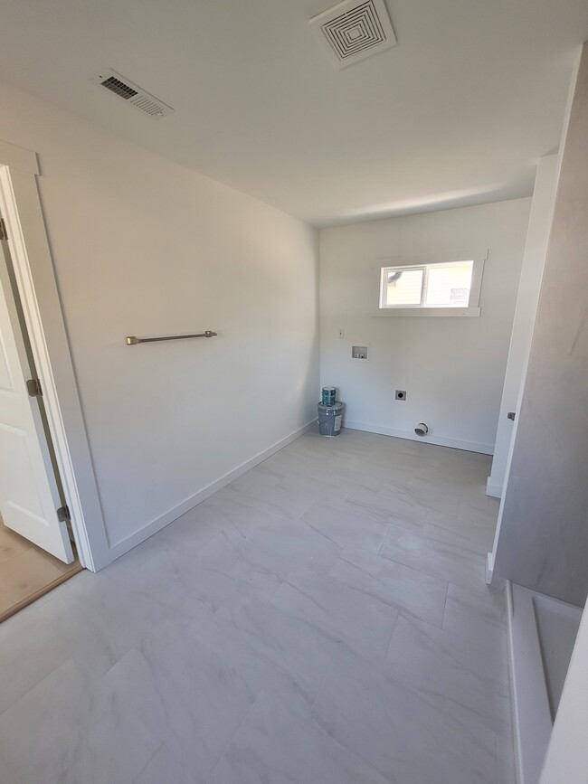 Master Bath/Laundry Hookups - 122 Williams St