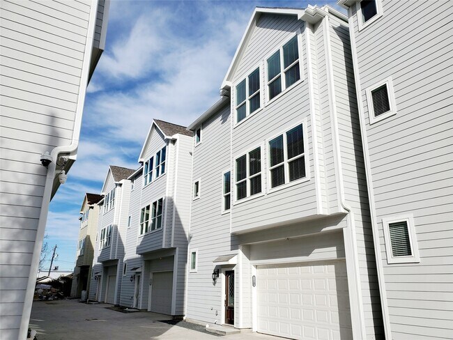 Building Photo - 720 Link Rd