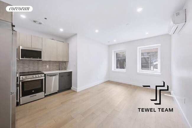 Building Photo - 81 W 118th St