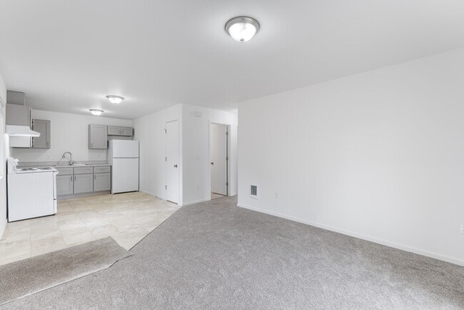 Building Photo - TWO BEDROOM ONE BATH APARTMENT IN LONGVIEW