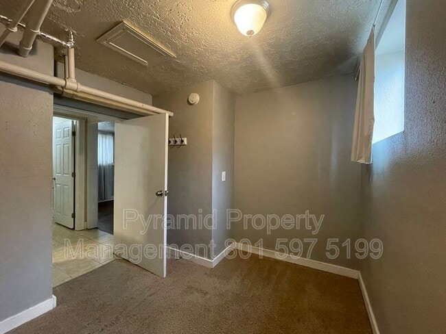 Building Photo - 194 N 100 E