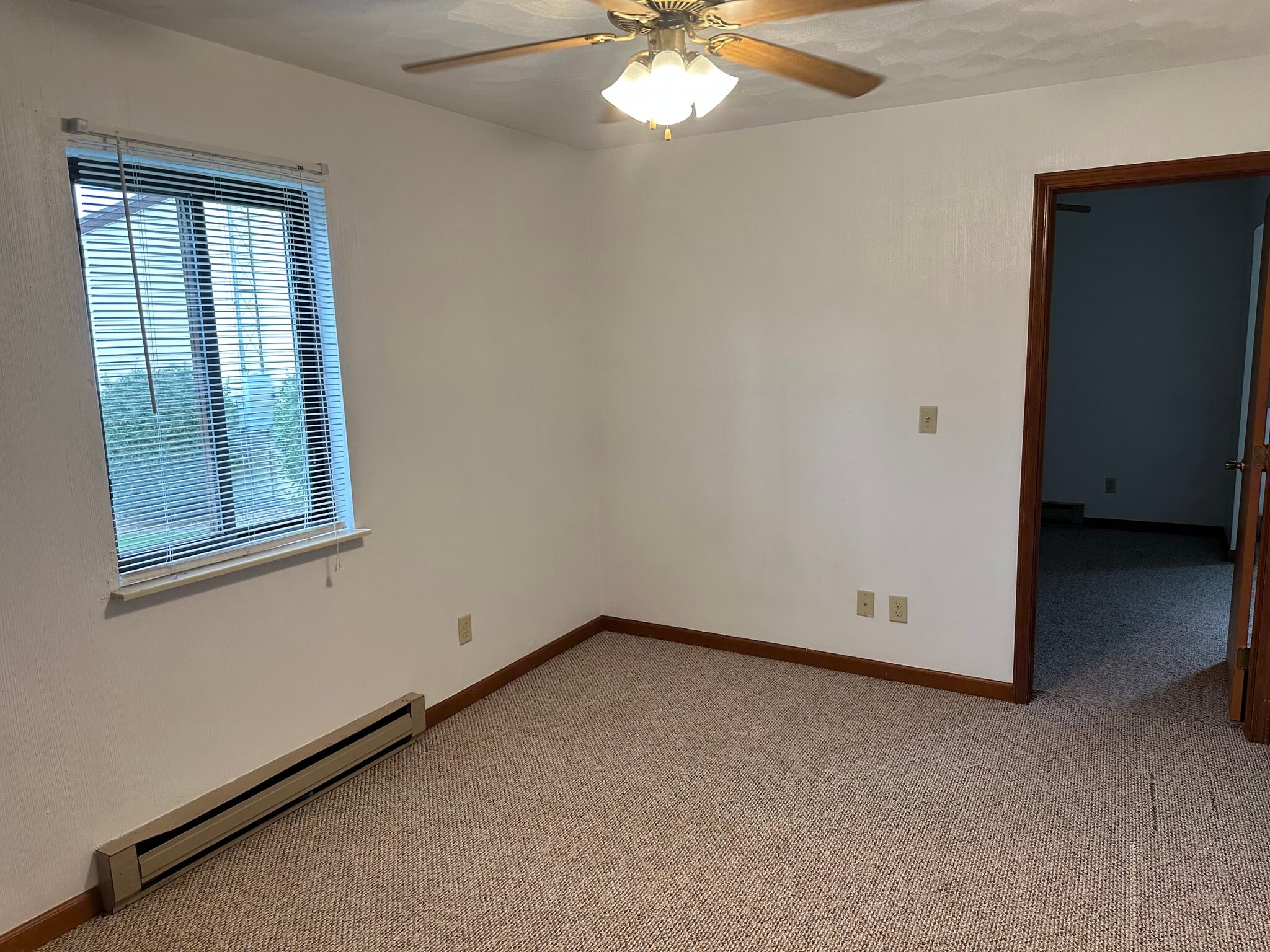 Building Photo - 1049 Lakeshore Dr