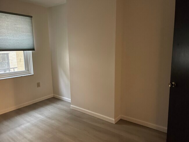 Bedroom - 5523 Ellsworth Ave