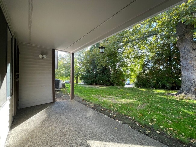 Building Photo - 2Bd/2Ba Unit Located in a Lovely Private Neighborhood in Happy Valley ~ Detached Garage, Washer &...
