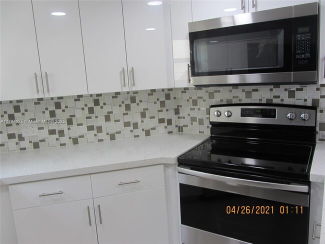 Building Photo - 8343 Lake Dr