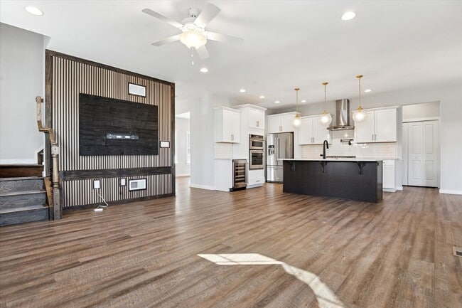 Building Photo - Available Immediately – 4 Bedroom, 2.5 Bat...