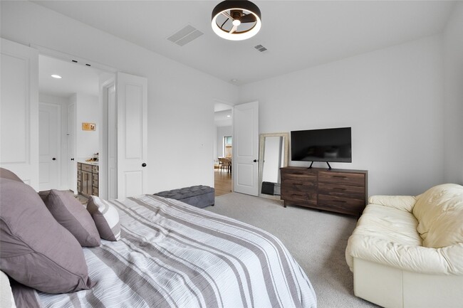 Building Photo - 31243 Riley Hts Dr