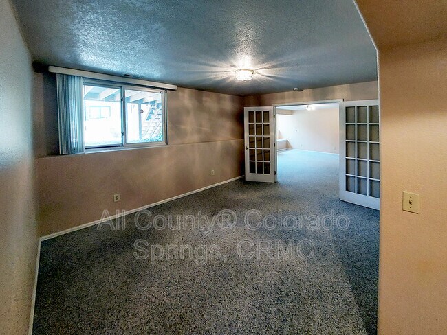 Building Photo - 6568 Foxdale Cir