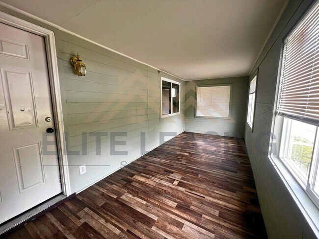 Building Photo - 1305 SW Clay St