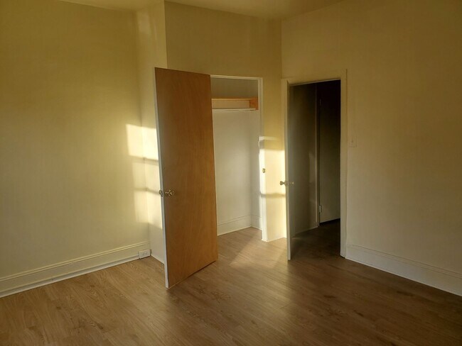 Building Photo - 3 Bedroom House in West Philadelphia