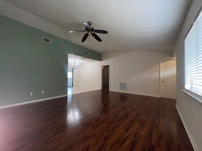 Building Photo - Port Orange 3 bed & 2 bath home