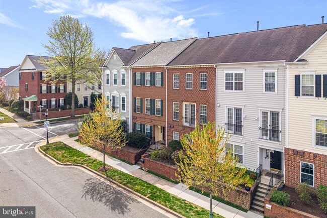 Building Photo - 631 Gatestone St