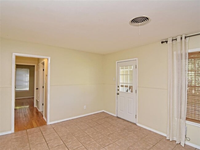 Building Photo - 5300 Middale Ln