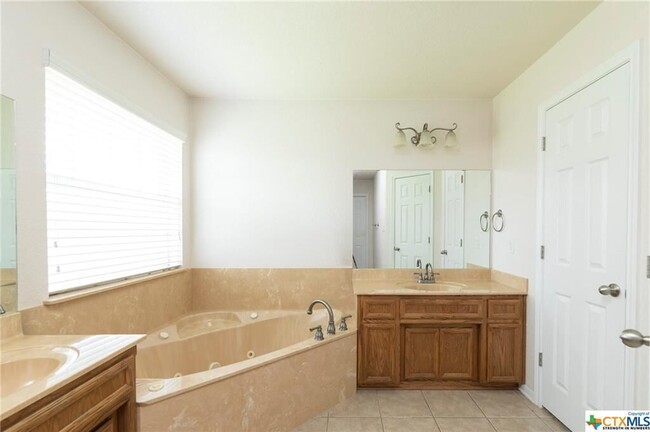 Building Photo - 2605 Wisteria Ln