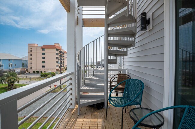 Building Photo - PLAN AND SECURE YOUR WINTER GETAWAY NOW