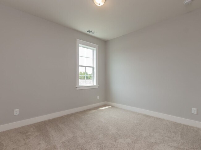 Building Photo - WOW!! One of the best Locations in one of the most desired neighborhoods