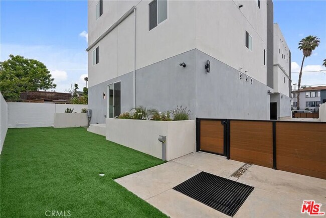 Building Photo - 201 S Westlake Ave