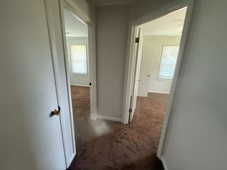 Building Photo - 145 Hume Ave