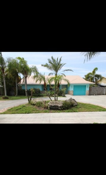 Primary Photo - 1402 Cormorant Rd