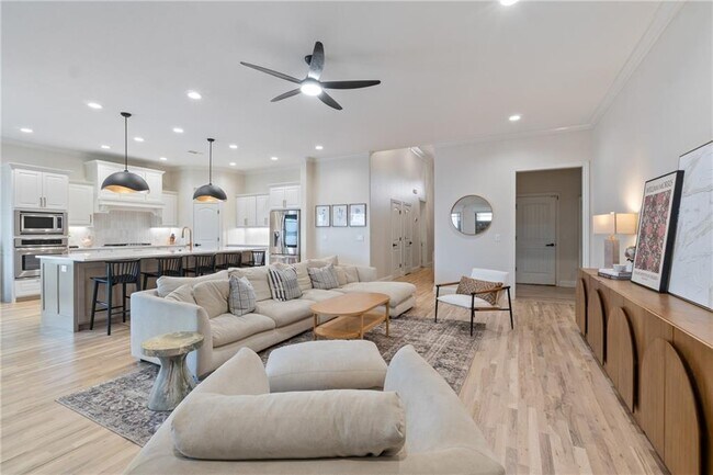 Building Photo - 5702 S 60th Pl