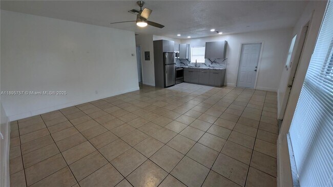 Building Photo - 460 NE 45th St