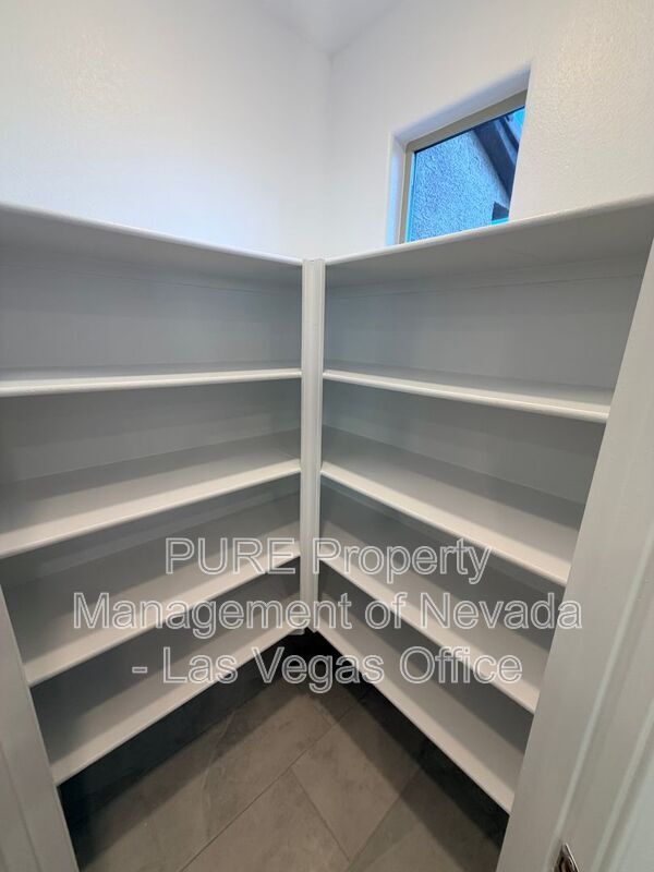 Building Photo - 815 Watford Pl