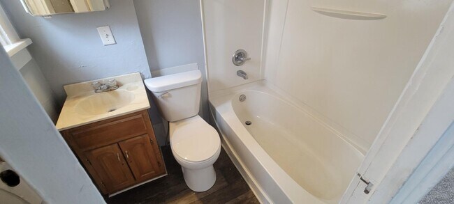 Building Photo - 20 N Willow St