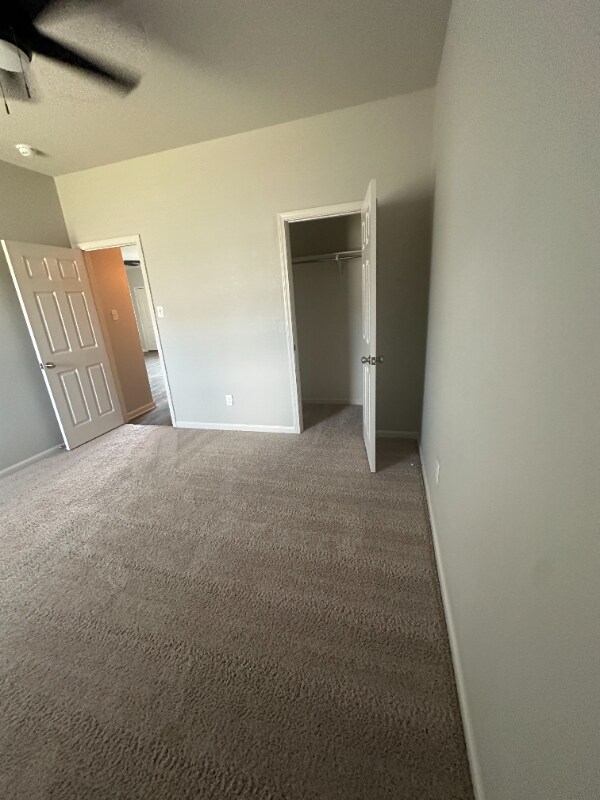 Building Photo - 2115 Mdw Crk Dr