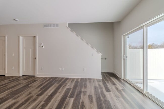 Building Photo - 1502 Simsbury St