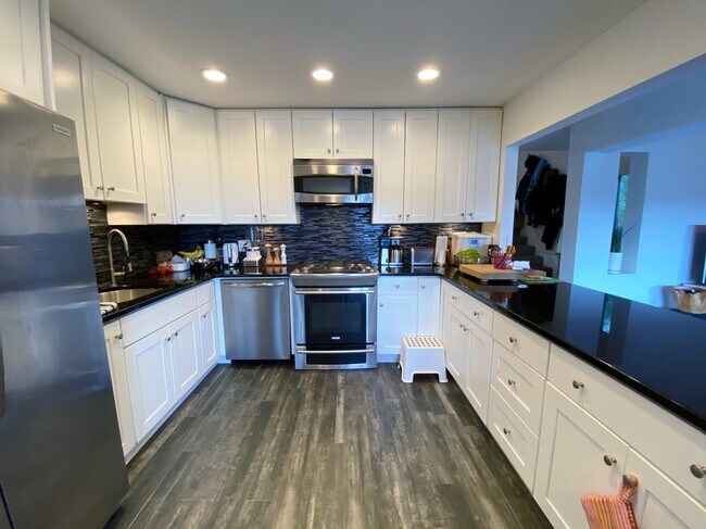 Building Photo - 16 Prospect Ave