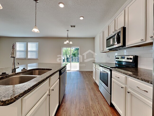 Building Photo - 8481 Highfield Ave