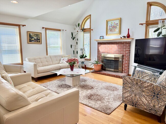 Building Photo - Meticulously Maintained 3BD/2.5BA Home in Quiet Westbrook Neighborhood!