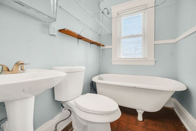 Building Photo - 1141 E 148th St