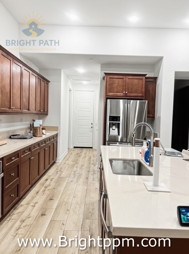 Building Photo - 1539 Newland Dr