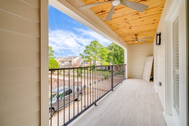 Building Photo - 1037 Town Pl St