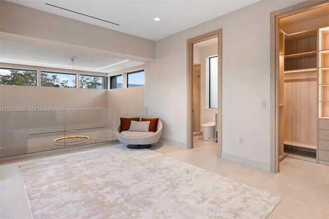 Building Photo - 723 NE 77th St