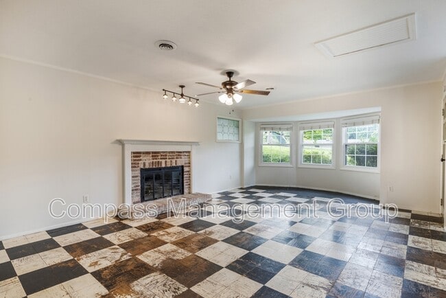 Building Photo - 1125 Timbergrove Dr