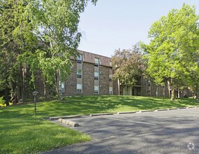 Building Photo - Cedarwood West Apartments