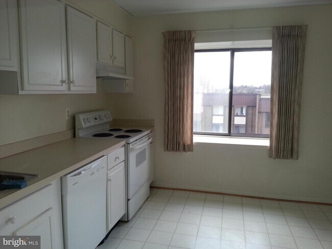 Building Photo - 128 Roberts Ln