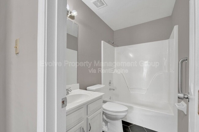 Building Photo - 3014 Meadows Ln