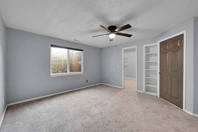 Building Photo - $1,950.00 - 3 Bedrooms, 2 Bathrooms, Single Family Home with Fenced Yard!