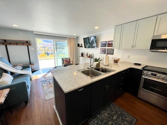 Building Photo - Winter Seasonal Rental- Summit Yacht Club 37