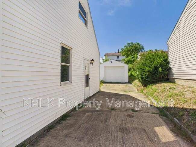 Building Photo - 170 Akers Ave