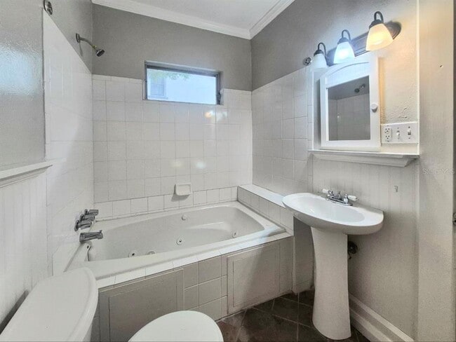 Building Photo - 314 E Park Ave