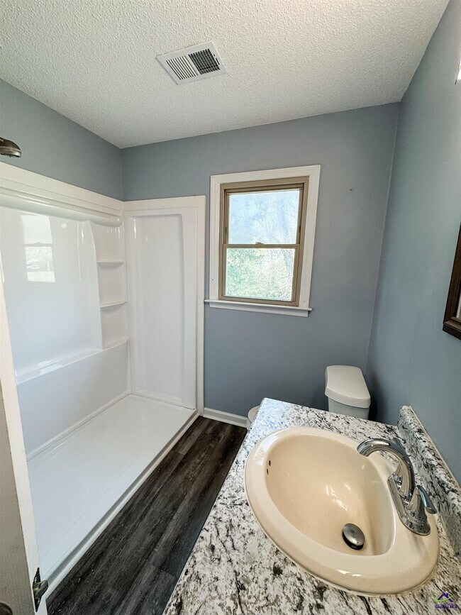 Building Photo - 2108 Marshallville Rd