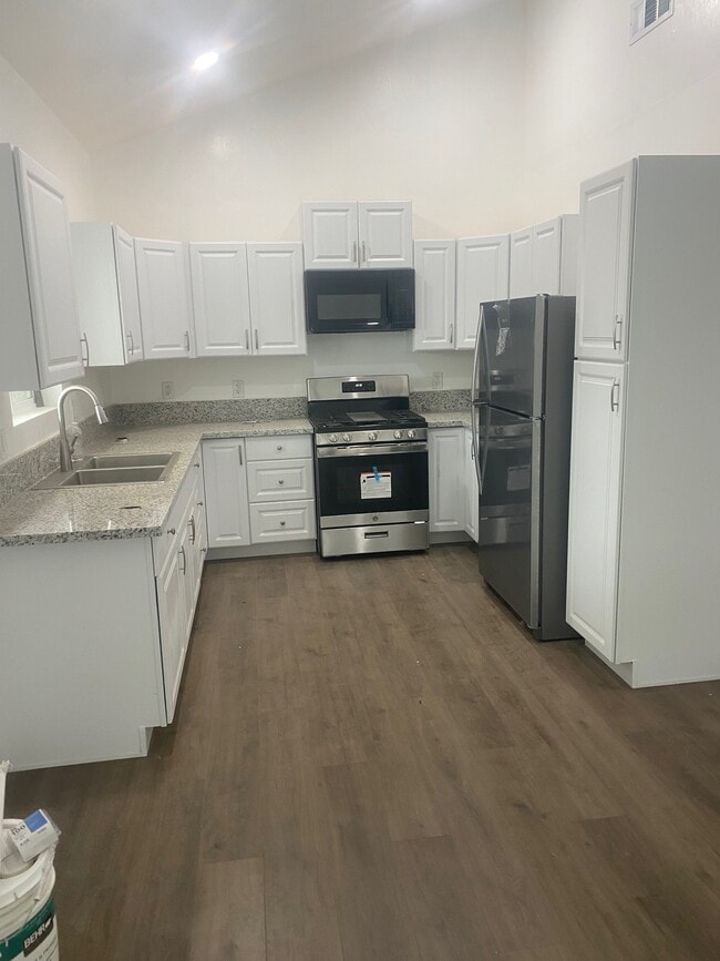 Building Photo - 319 W Los Angeles Ave