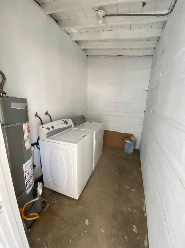Building Photo - North Hanford 3 bedroom
