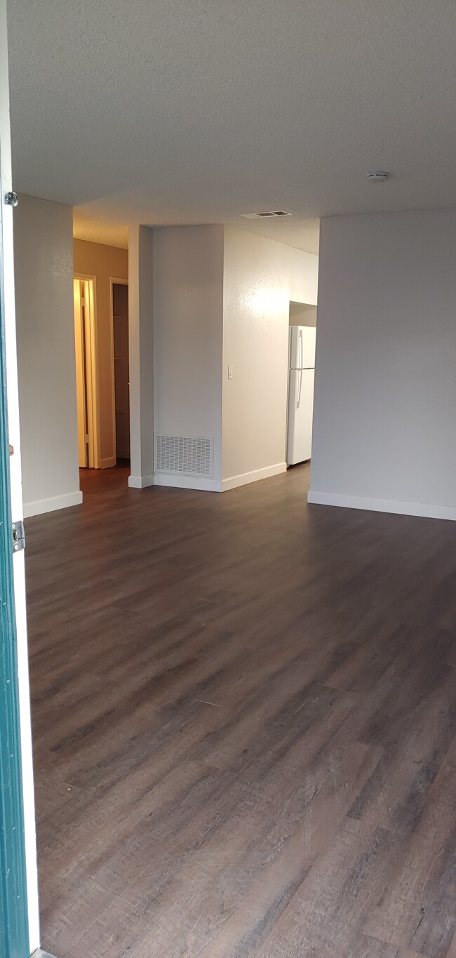 Building Photo - 391 Peach Ave