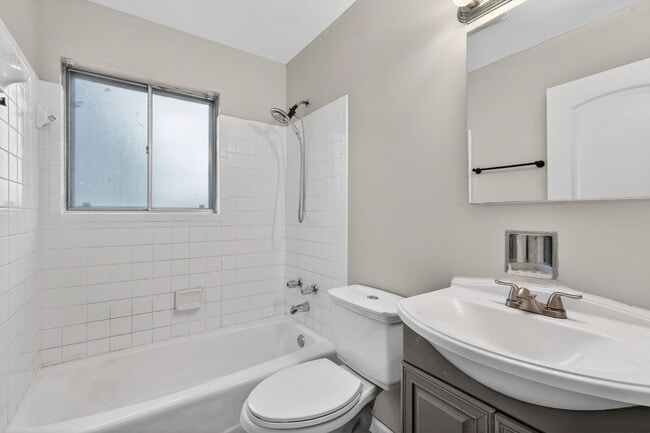 Building Photo - Updated 3-Bedroom Home with Fenced Yard in Florissant