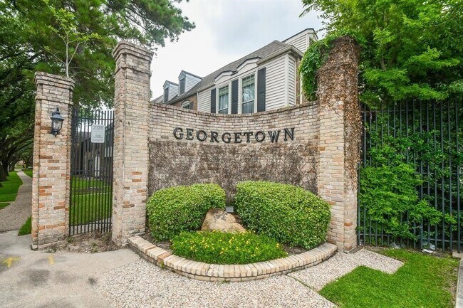 Building Photo - 13282 Trail Hollow Dr